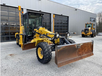 Motoniveladora NEW HOLLAND