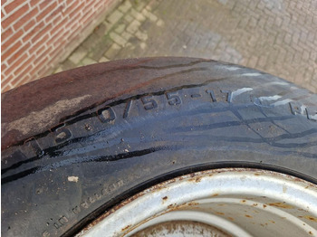 Jantes e pneus Banden 15/55/17 - Gebruikt: foto 4 Jantes e pneus Banden 15/55/17 - Gebruikt: foto 4
