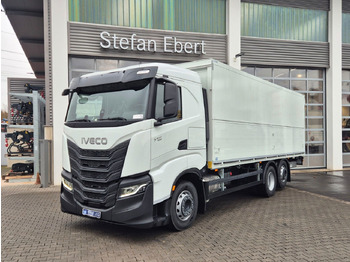 Camião transporte de bebidas IVECO