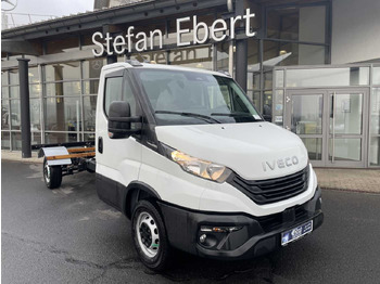 Carrinha de contentor IVECO Daily 35s14