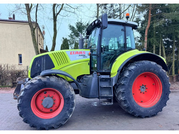 Trator CLAAS Axion 810