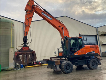Escavadeira de rodas DOOSAN DX210