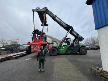 Reachstacker porta contentores