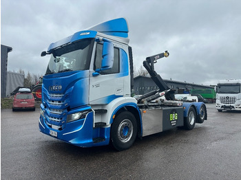 Camião polibenne IVECO
