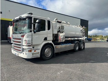 Caminhão limpa fossa SCANIA P