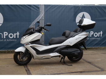 Motocicleta HONDA