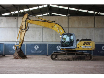 Escavadora de rastos New Holland E265: foto 2