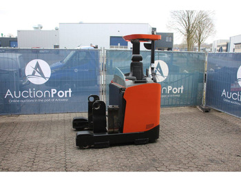 Empilhador retráctil TOYOTA