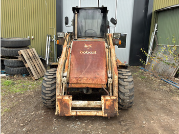 Pá carregadora de rodas Bobcat 2400: foto 2