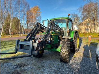 Trator JOHN DEERE 6110