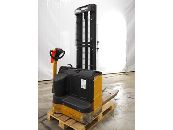 Stacker HYSTER