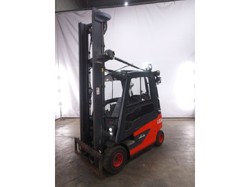 Empilhadeira elétrica LINDE E25
