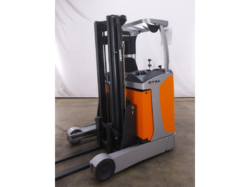 Empilhador retráctil STILL