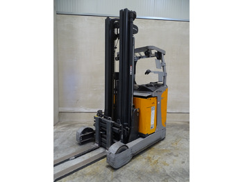 Empilhador retráctil STILL