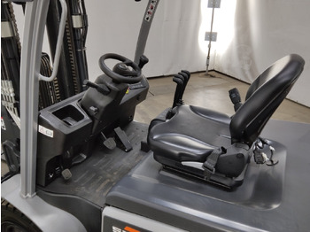 Empilhadeira elétrica Still RCE35: foto 3 Empilhadeira elétrica Still RCE35: foto 3