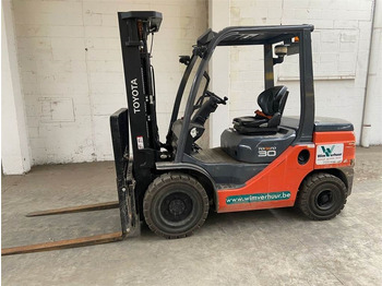 Empilhadeira a diesel TOYOTA FDF 30