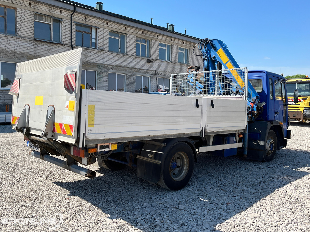 VOLVO FL611 + Palfinger PK 8200 - Camião de caixa aberta/ Plataforma, Camião grua: foto 5 VOLVO FL611 + Palfinger PK 8200 - Camião de caixa aberta/ Plataforma, Camião grua: foto 5