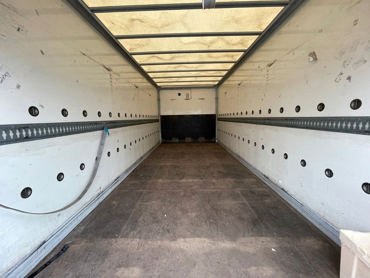 Iveco ML75E18 Blumen Koffer LBW Klimaanlage EEV ML80 Iveco ML75E18 Blumen Koffer LBW Klimaanlage EEV ML80 - Carrinha de contentor: foto 5 Iveco ML75E18 Blumen Koffer LBW Klimaanlage EEV ML80 Iveco ML75E18 Blumen Koffer LBW Klimaanlage EEV ML80 - Carrinha de contentor: foto 5