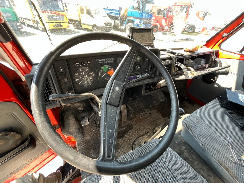 Carrinha de contentor MAN VW-MAN LO2 Koffer Schlafkabine MAN VW-MAN LO2 Koffer Schlafkabine: foto 7 Carrinha de contentor MAN VW-MAN LO2 Koffer Schlafkabine MAN VW-MAN LO2 Koffer Schlafkabine: foto 7