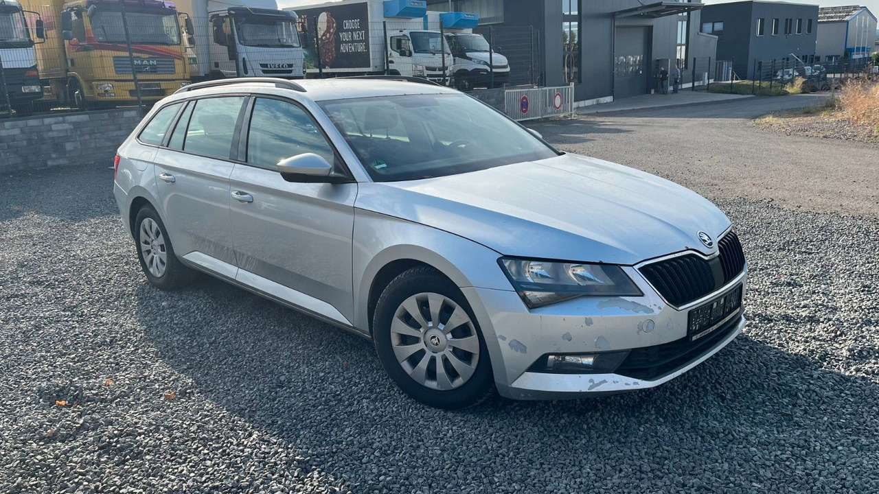 Skoda Superb Combi Active - Carrinha: foto 3 Skoda Superb Combi Active - Carrinha: foto 3