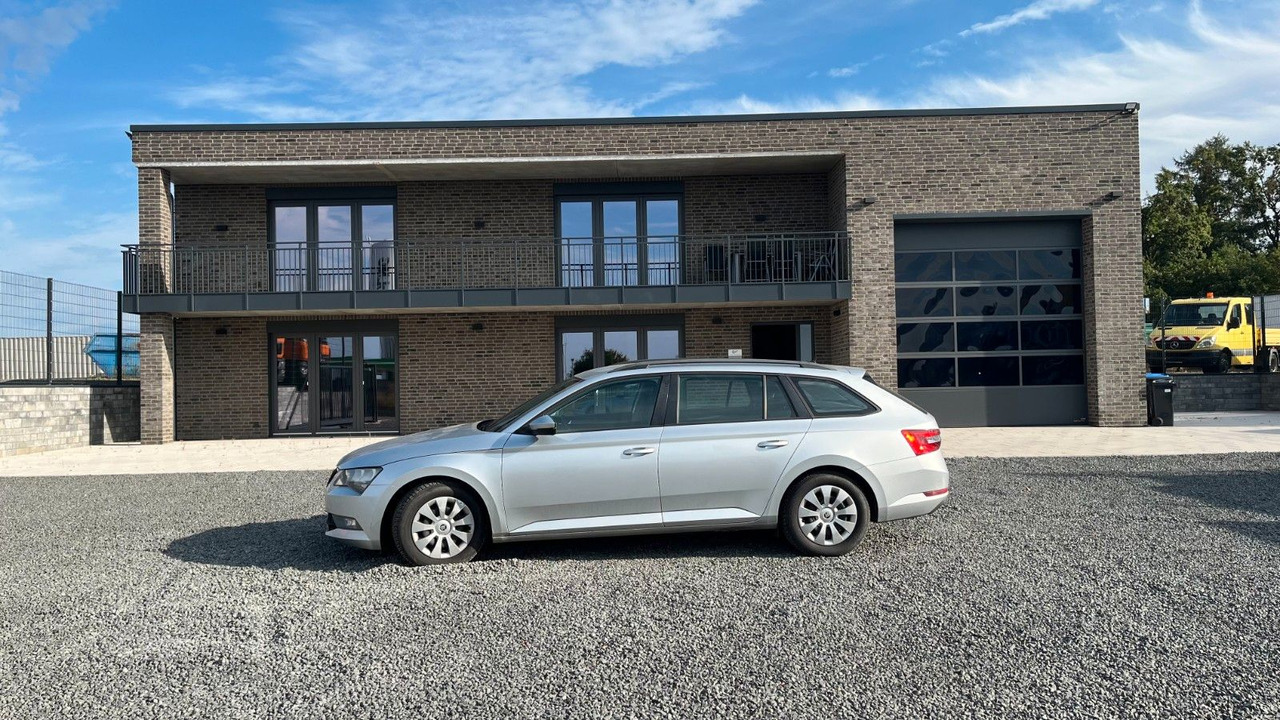 Skoda Superb Combi Active - Carrinha: foto 1 Skoda Superb Combi Active - Carrinha: foto 1