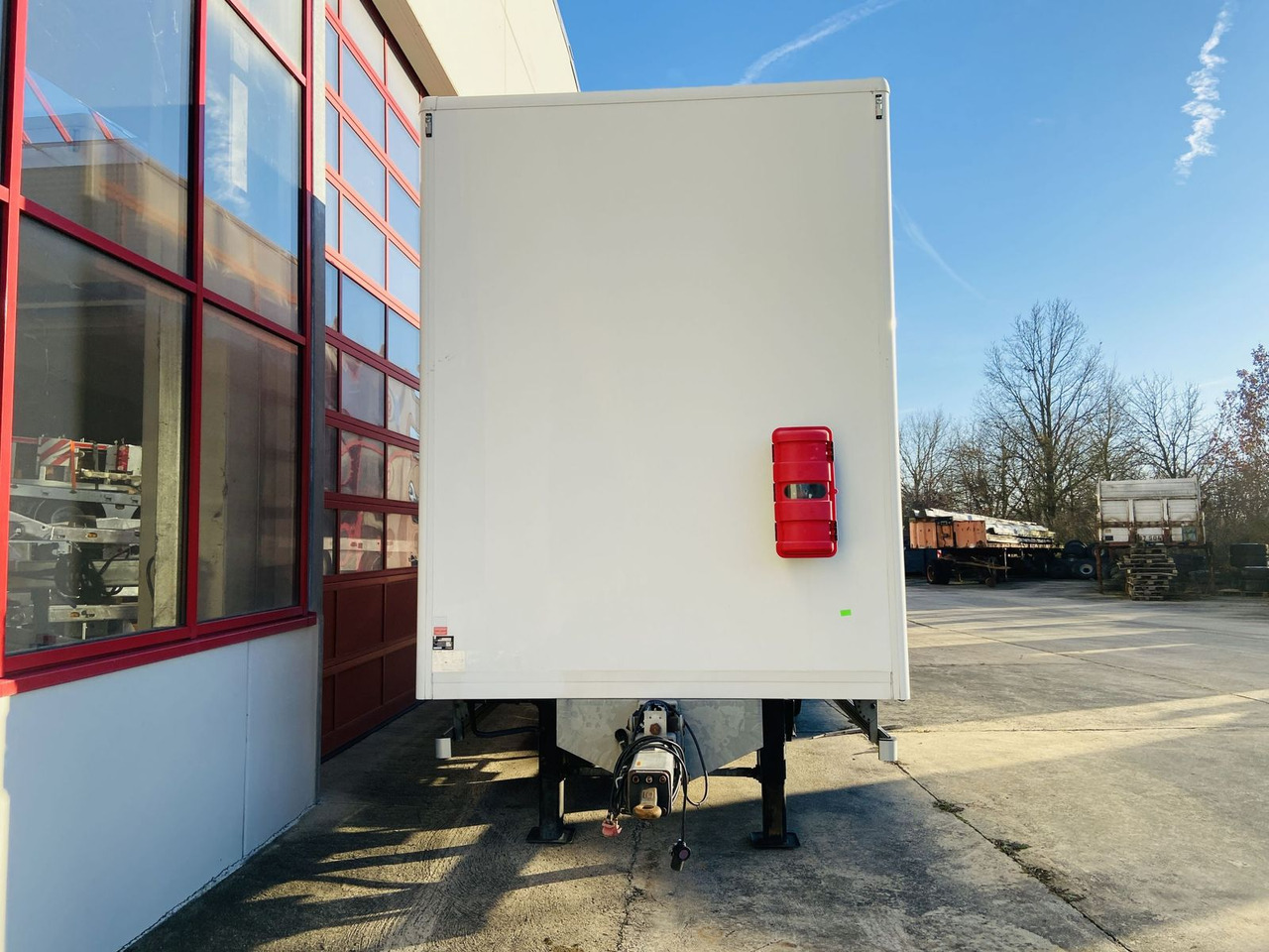 Ackermann 1 Achs Kofferanhänger mit Ladebordwand 10,5 t G - Reboque furgão: foto 3 Ackermann 1 Achs Kofferanhänger mit Ladebordwand 10,5 t G - Reboque furgão: foto 3