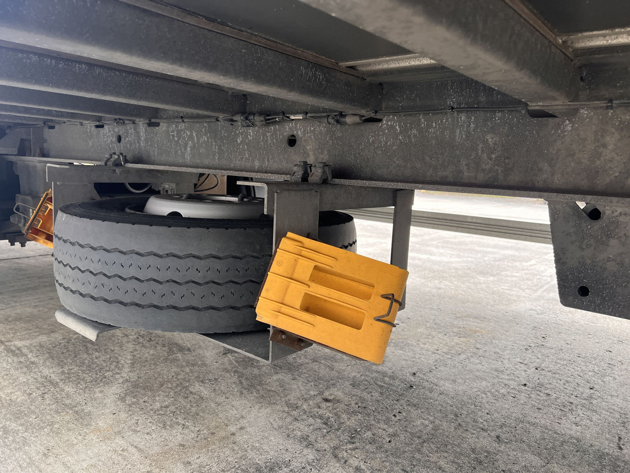 Ackermann Z-KA-F10.5/7,6 1 Achs Jumbo- Planenanhänger 10,5 t GG - Reboque de lona: foto 4 Ackermann Z-KA-F10.5/7,6 1 Achs Jumbo- Planenanhänger 10,5 t GG - Reboque de lona: foto 4