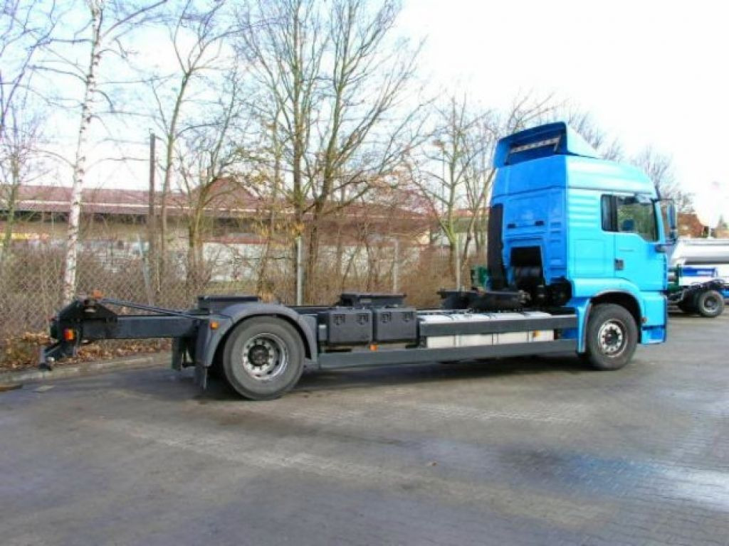 MAN 18.410 TGA2 Achs BDF- LKW - Camião transportador de contêineres/ Caixa móvel: foto 4 MAN 18.410 TGA2 Achs BDF- LKW - Camião transportador de contêineres/ Caixa móvel: foto 4