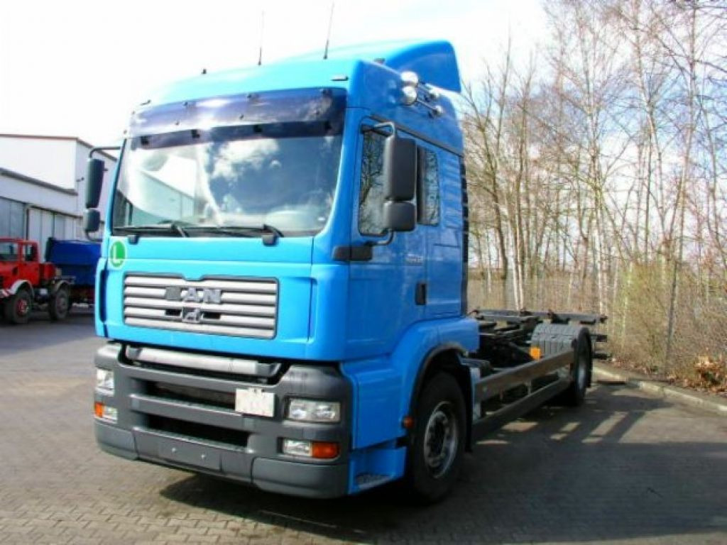 MAN 18.410 TGA2 Achs BDF- LKW - Camião transportador de contêineres/ Caixa móvel: foto 2 MAN 18.410 TGA2 Achs BDF- LKW - Camião transportador de contêineres/ Caixa móvel: foto 2