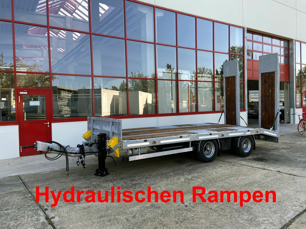 Möslein 21 t Tandemtieflader, hydr. Rampen, NEU - Reboque baixa: foto 2 Möslein 21 t Tandemtieflader, hydr. Rampen, NEU - Reboque baixa: foto 2