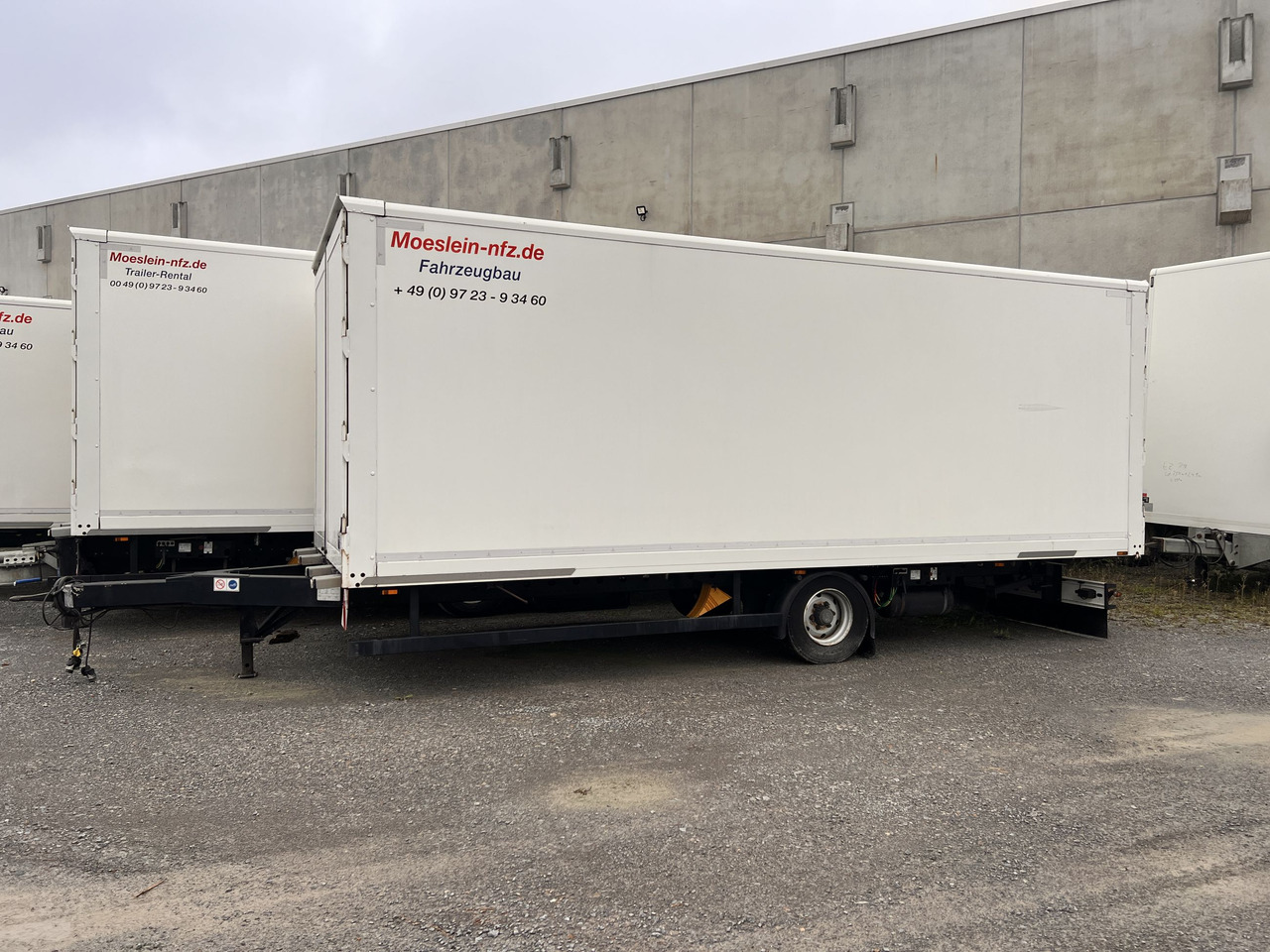 Möslein EK 1- D 7,3 1 Achs Kofferanhänger Durchladen7,08 m lang - Reboque furgão: foto 1 Möslein EK 1- D 7,3 1 Achs Kofferanhänger Durchladen7,08 m lang - Reboque furgão: foto 1