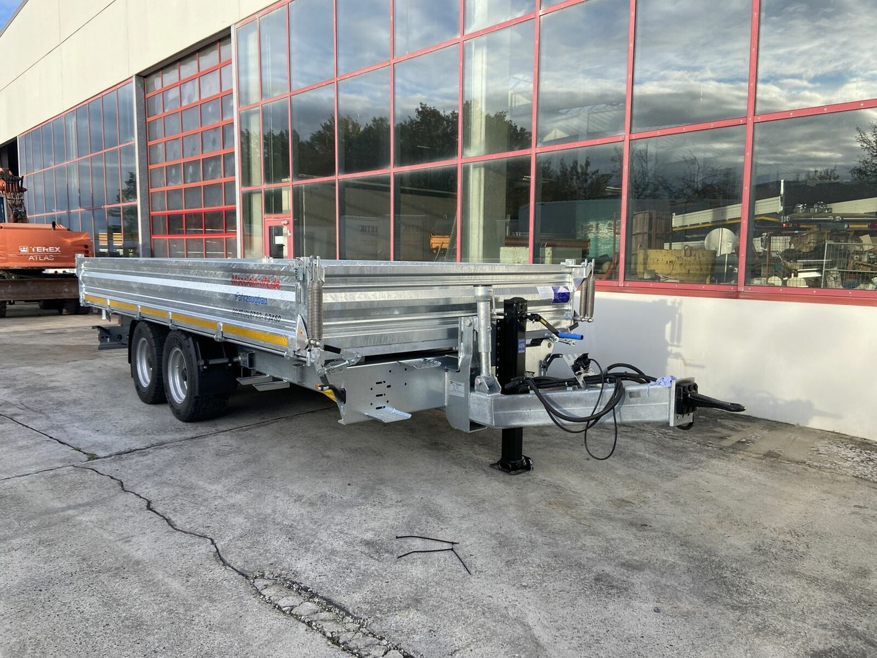 Möslein Kipper Tieflader, Breite Reifen-- Neufahrzeug - - Reboque basculante: foto 5 Möslein Kipper Tieflader, Breite Reifen-- Neufahrzeug - - Reboque basculante: foto 5