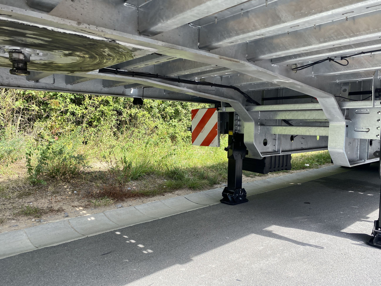 Möslein ST 3-Plato 9,4 3 Achs Satteltieflader Plato 45 t GGfür Fertigteile, Baumaschinen oder Container - Semi-reboque plataforma/ Caixa aberta: foto 5 Möslein ST 3-Plato 9,4 3 Achs Satteltieflader Plato 45 t GGfür Fertigteile, Baumaschinen oder Container - Semi-reboque plataforma/ Caixa aberta: foto 5