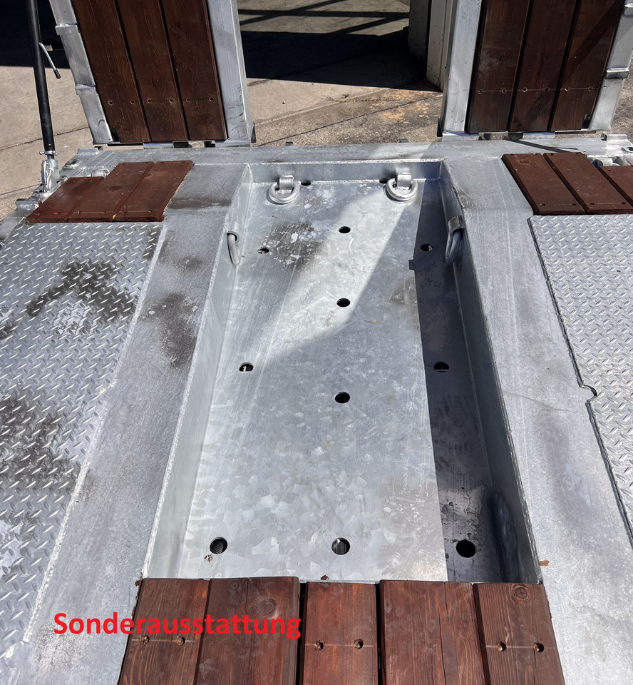 Möslein T 3-8,20 P VB H1 3 Achs Tieflader mit gerader Ladefläche 8,10 m, Neufahrzeug - Reboque baixa: foto 4 Möslein T 3-8,20 P VB H1 3 Achs Tieflader mit gerader Ladefläche 8,10 m, Neufahrzeug - Reboque baixa: foto 4