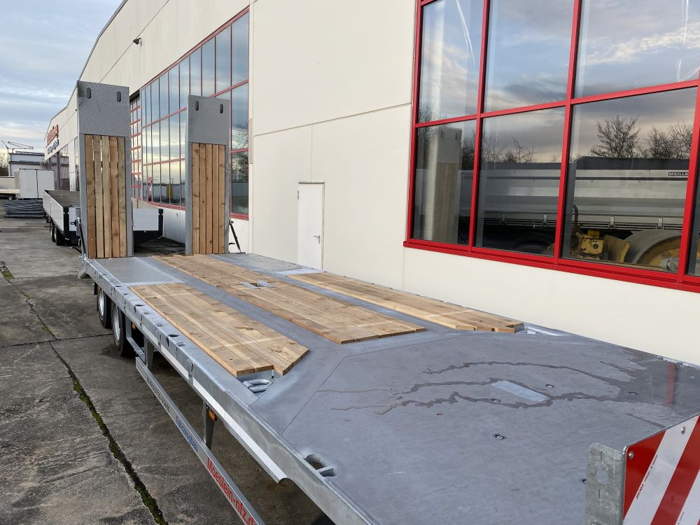 Möslein T 3-8,20 P VB H1 Blatt 3 Achs Tieflader mit gerader Ladefläche 8,10 m, Neufahrzeug - Reboque baixa: foto 5 Möslein T 3-8,20 P VB H1 Blatt 3 Achs Tieflader mit gerader Ladefläche 8,10 m, Neufahrzeug - Reboque baixa: foto 5