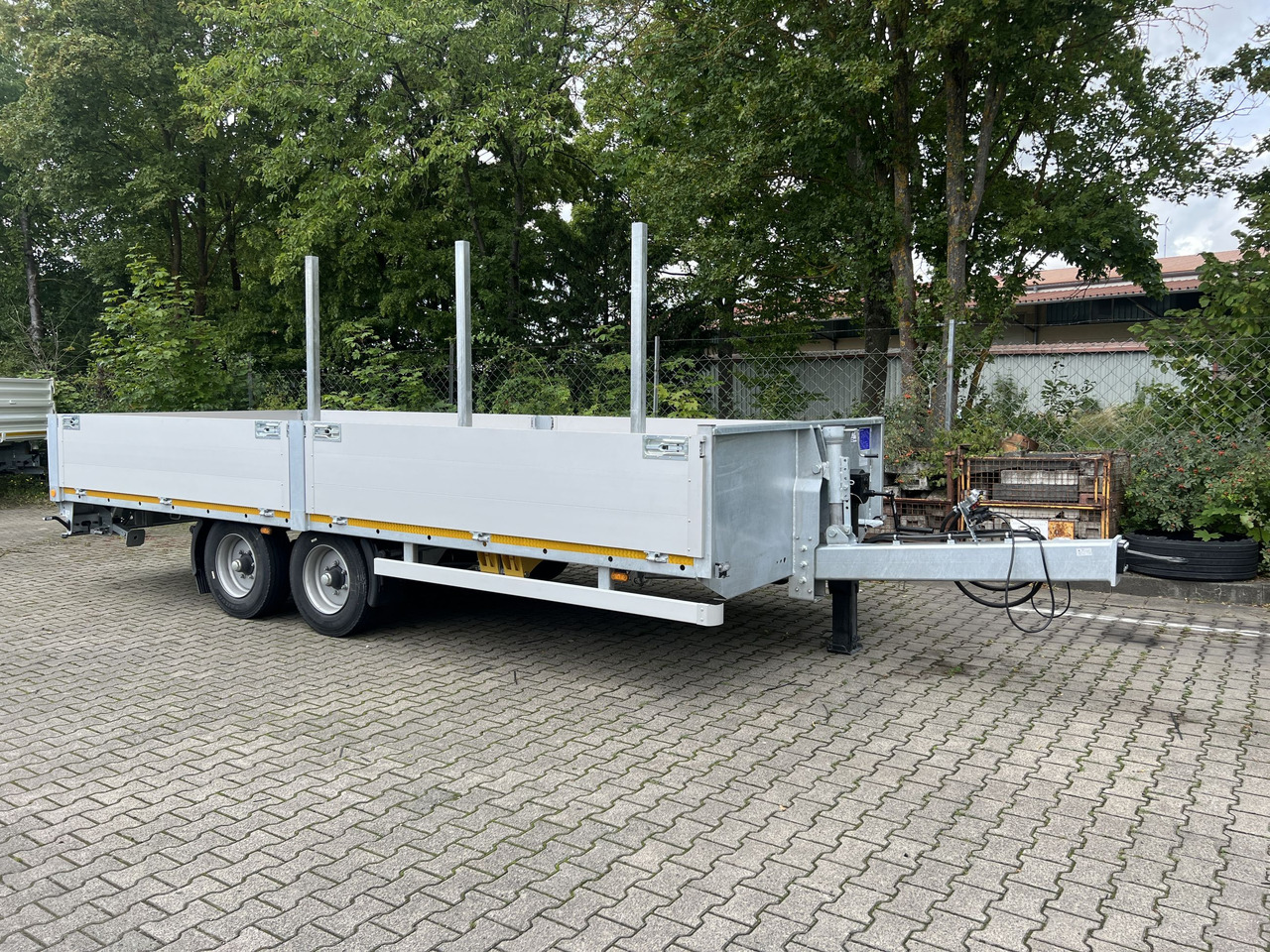 Möslein THT 11 G 6,2 L Tandem- Pritschenanhänger- Tieflader - Reboque plataforma/ Caixa aberta: foto 1 Möslein THT 11 G 6,2 L Tandem- Pritschenanhänger- Tieflader - Reboque plataforma/ Caixa aberta: foto 1
