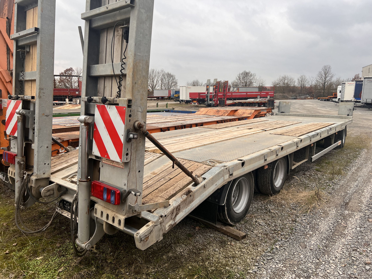 Möslein TO 3 F Schwebheim 3 Achs Tiefladeranhänger 9 m Ladefläche - Reboque baixa: foto 3 Möslein TO 3 F Schwebheim 3 Achs Tiefladeranhänger 9 m Ladefläche - Reboque baixa: foto 3