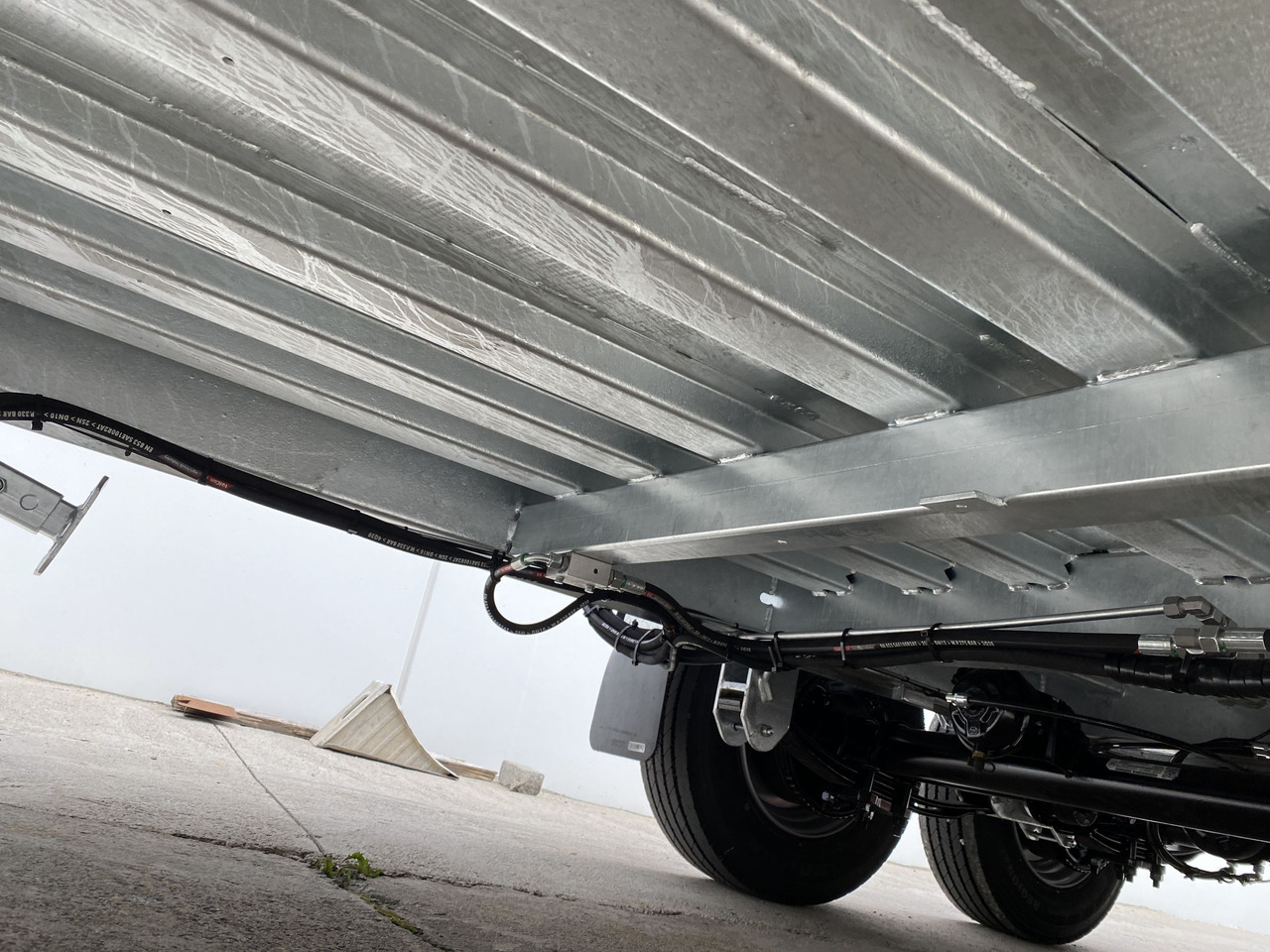 Möslein TT 11-E6x2 hydr. Rampen Tieflader für Fräsen breiten hydraulischen Rampen, Neu - Reboque baixa: foto 4 Möslein TT 11-E6x2 hydr. Rampen Tieflader für Fräsen breiten hydraulischen Rampen, Neu - Reboque baixa: foto 4