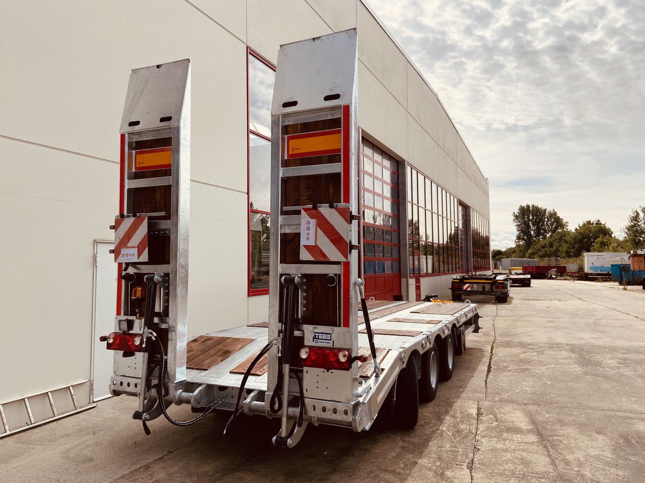 Reboque baixa para transporte de máquinas pesadas novo Möslein TT 34 Zugrohr Gerade  34 t GG Tridem- Tieflader 3 Achs, gelenktNeufahrzeug: foto 9