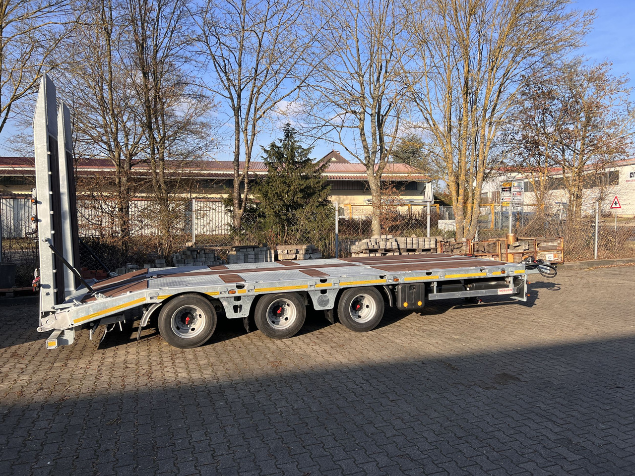 Reboque baixa para transporte de máquinas pesadas novo Möslein TT 34 Zugrohr Gerade  34 t GG Tridem- Tieflader 3 Achs, gelenktNeufahrzeug: foto 7