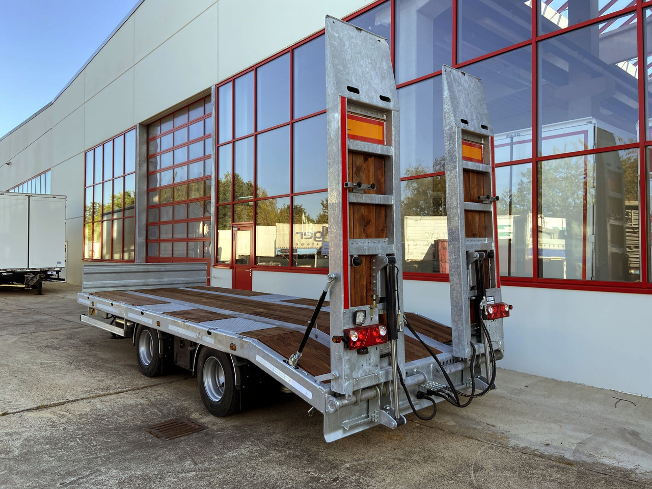 Möslein TT21-7,2 Hydr 21 t Tandemtieflader, hydr. Rampen, NEU - Reboque baixa: foto 3 Möslein TT21-7,2 Hydr 21 t Tandemtieflader, hydr. Rampen, NEU - Reboque baixa: foto 3