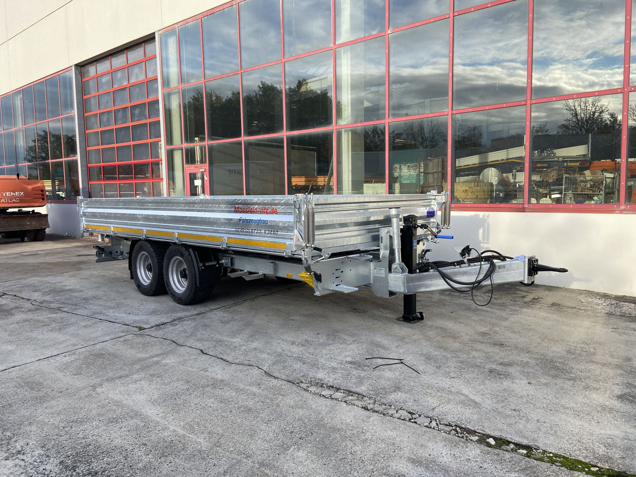 Möslein TTD 11 Breite Reifen  5,70 lang  Kipper Tieflader, Breite Reifen, 5,70 m lang-- Neufahrzeug -- - Reboque basculante: foto 5 Möslein TTD 11 Breite Reifen  5,70 lang  Kipper Tieflader, Breite Reifen, 5,70 m lang-- Neufahrzeug -- - Reboque basculante: foto 5