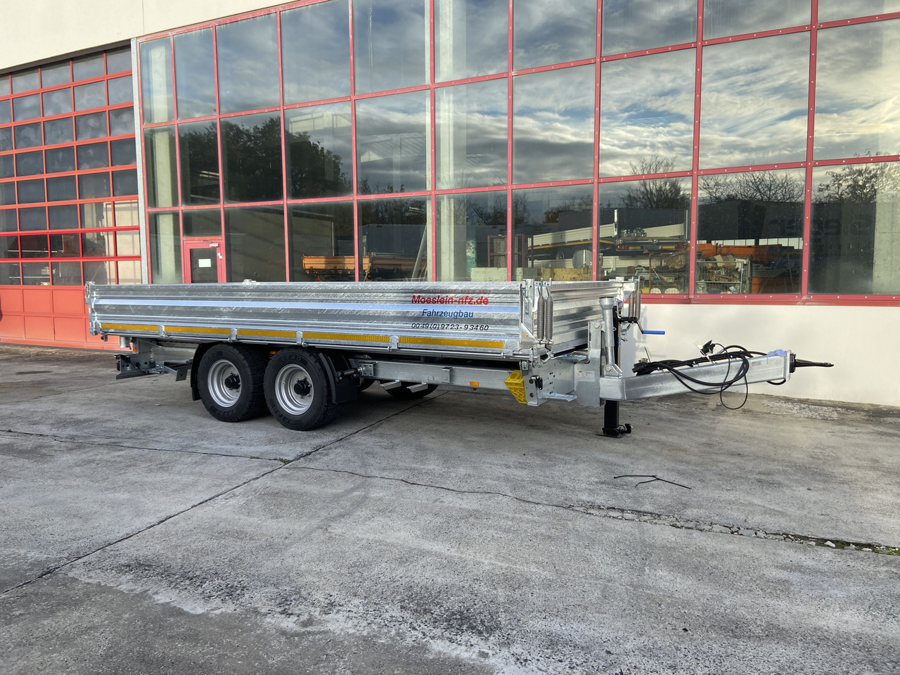 Möslein TTD 11 Breite Reifen  Kipper Tieflader, Breite Reifen-- Neufahrzeug -- - Reboque basculante: foto 4 Möslein TTD 11 Breite Reifen  Kipper Tieflader, Breite Reifen-- Neufahrzeug -- - Reboque basculante: foto 4