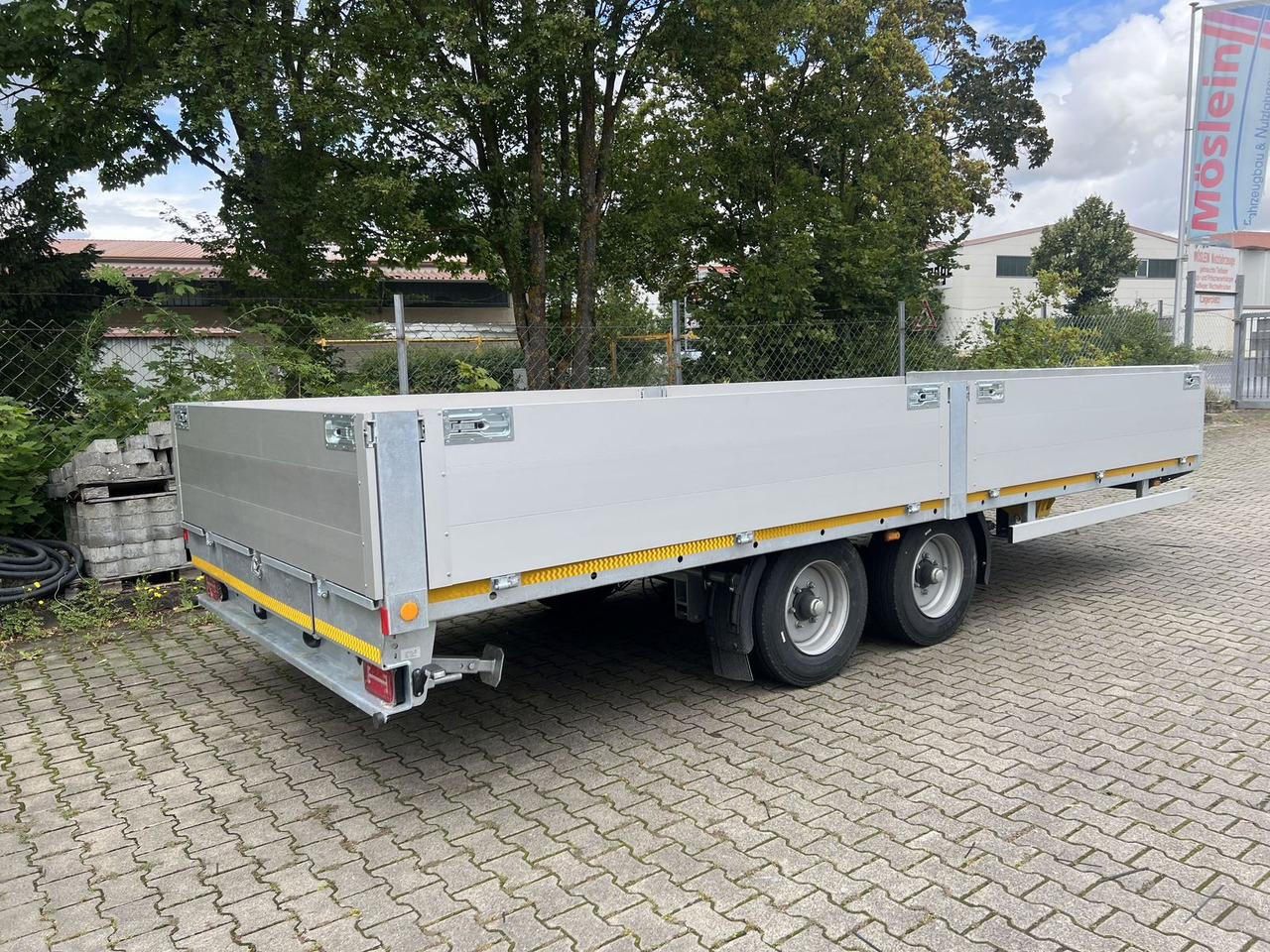 Möslein Tandem Pritsche- Tieflader mit Rungentaschen - Reboque baixa: foto 5 Möslein Tandem Pritsche- Tieflader mit Rungentaschen - Reboque baixa: foto 5