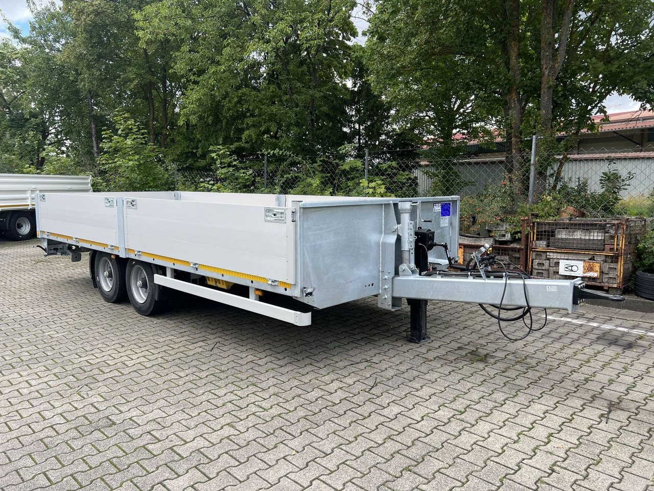 Möslein Tandem Pritsche- Tieflader mit Rungentaschen - Reboque plataforma/ Caixa aberta: foto 2 Möslein Tandem Pritsche- Tieflader mit Rungentaschen - Reboque plataforma/ Caixa aberta: foto 2