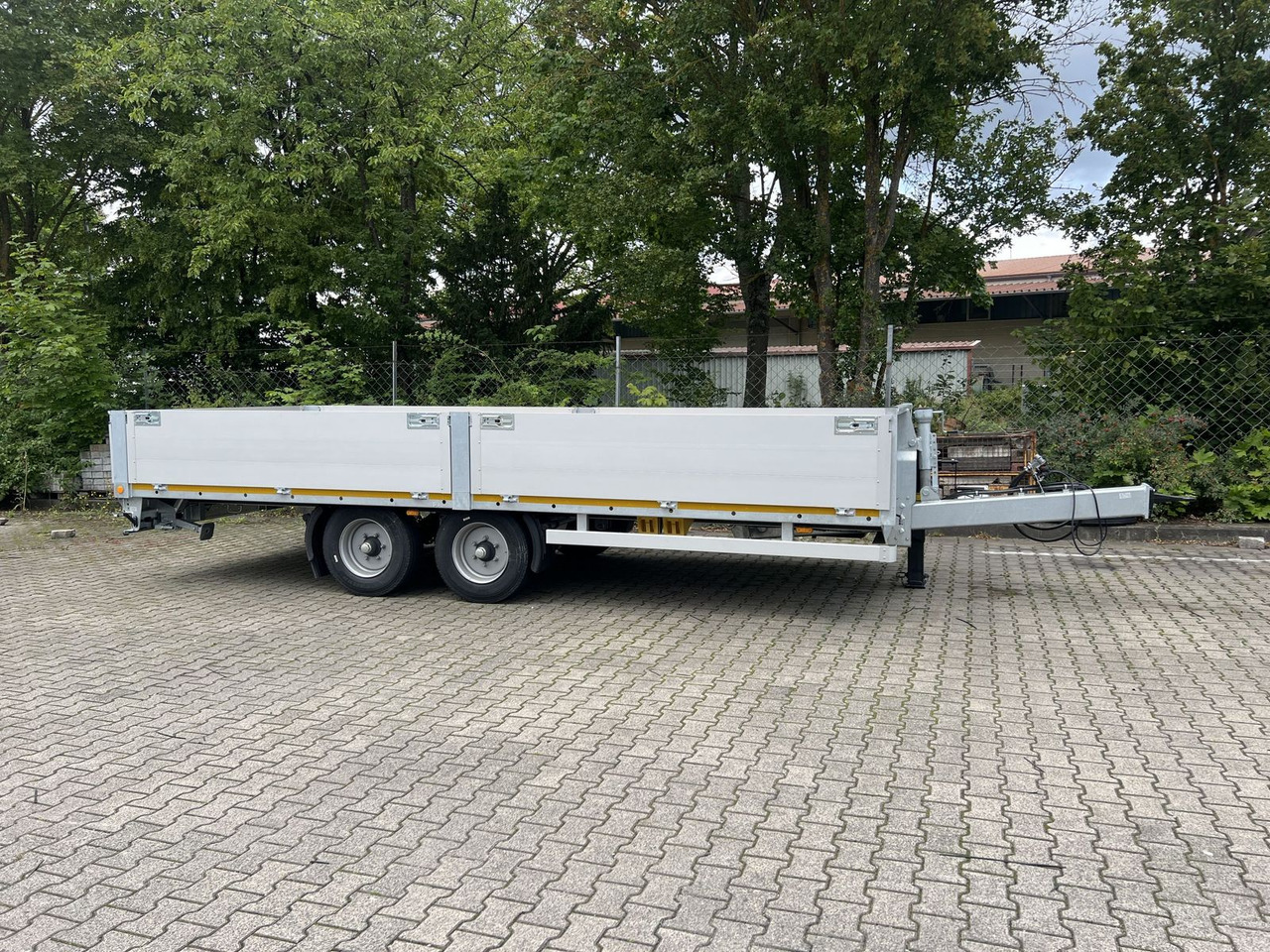 Möslein Tandem Pritsche- Tieflader mit Rungentaschen - Reboque baixa: foto 3 Möslein Tandem Pritsche- Tieflader mit Rungentaschen - Reboque baixa: foto 3