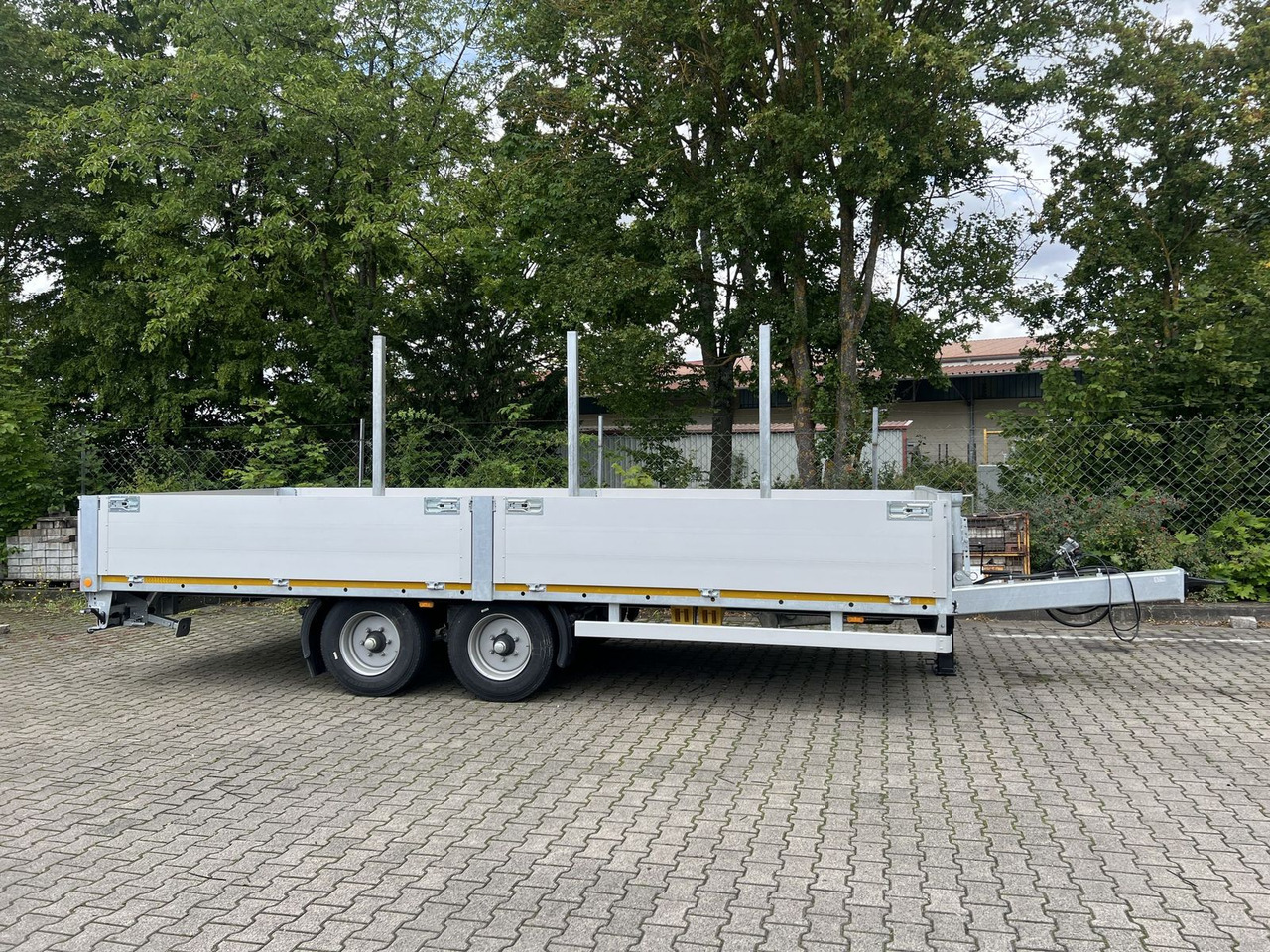 Möslein Tandem Pritsche- Tieflader mit Rungentaschen - Reboque baixa: foto 1 Möslein Tandem Pritsche- Tieflader mit Rungentaschen - Reboque baixa: foto 1