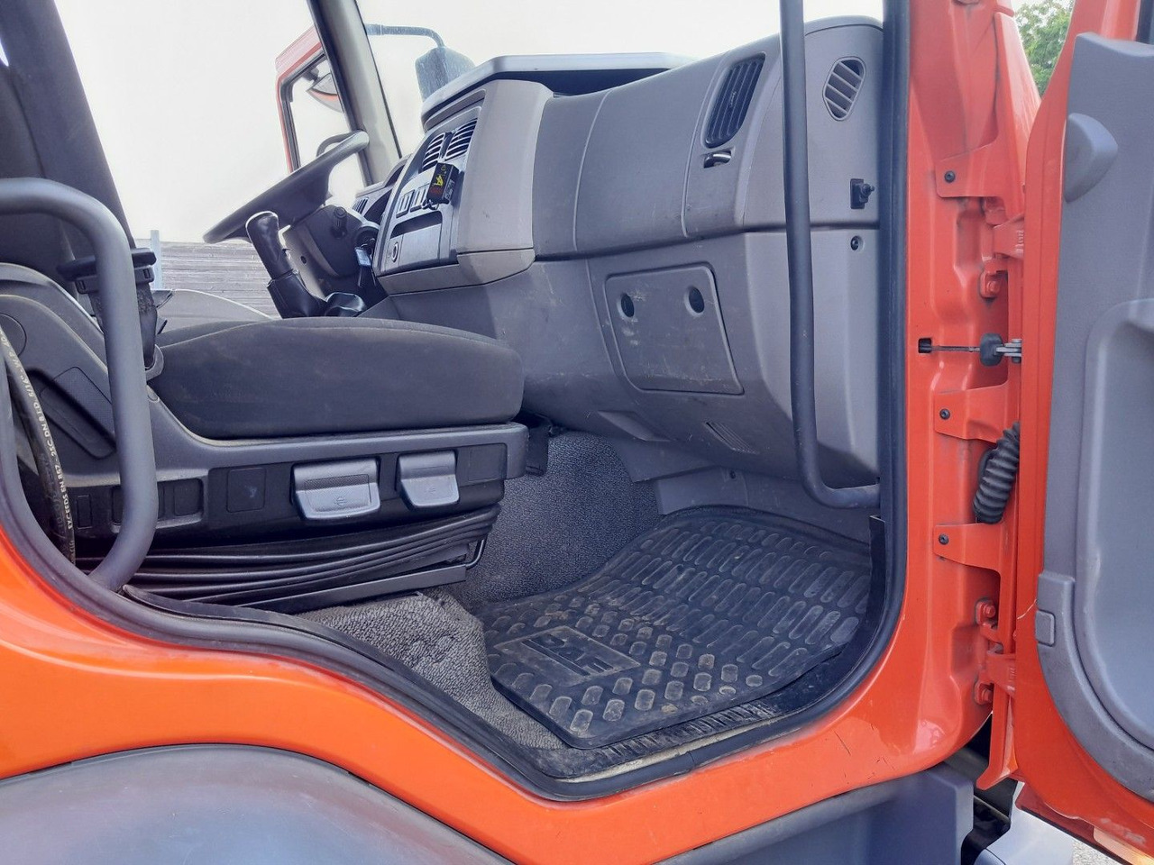 DAF FA LF 320 19t Fassi Kran - Camião de caixa aberta/ Plataforma, Camião grua: foto 5 DAF FA LF 320 19t Fassi Kran - Camião de caixa aberta/ Plataforma, Camião grua: foto 5