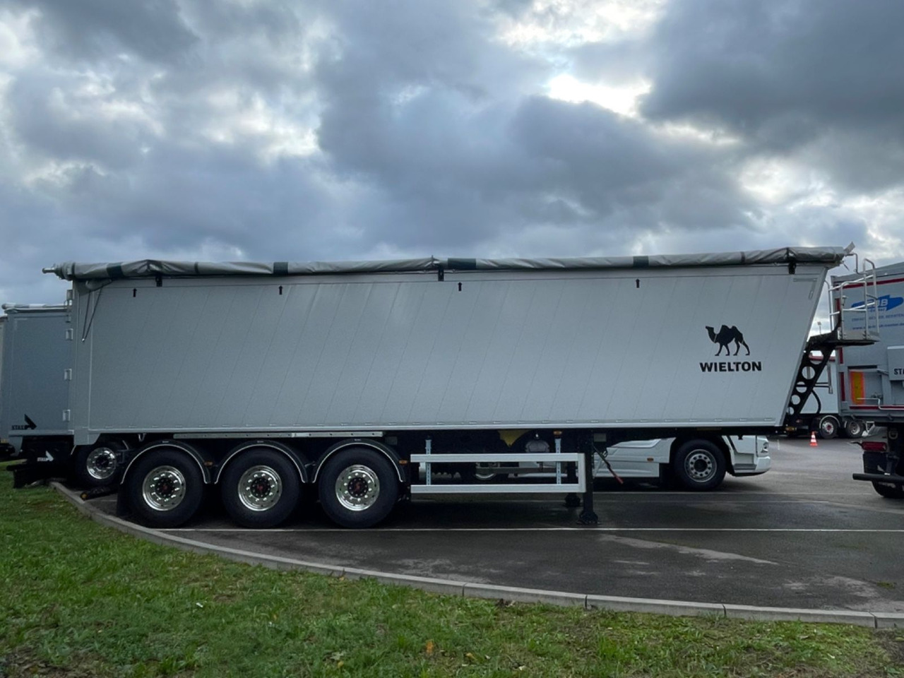 Wielton Bulk Master 51 cbm 3-Achs Alukipper Wielton Bulk Master 51 cbm 3-Achs Alukipper - Semi-reboque basculante: foto 3 Wielton Bulk Master 51 cbm 3-Achs Alukipper Wielton Bulk Master 51 cbm 3-Achs Alukipper - Semi-reboque basculante: foto 3