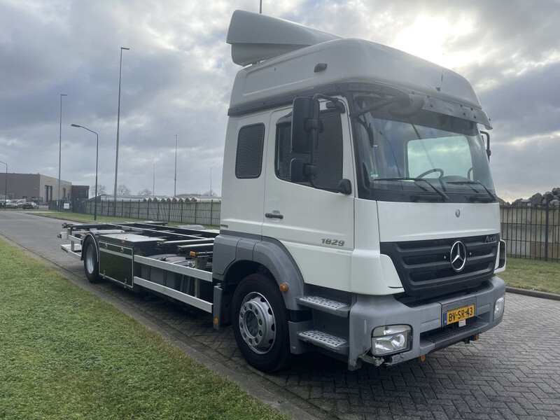 Mercedes-Benz Axor 1829 - Camião transportador de contêineres/ Caixa móvel: foto 2 Mercedes-Benz Axor 1829 - Camião transportador de contêineres/ Caixa móvel: foto 2